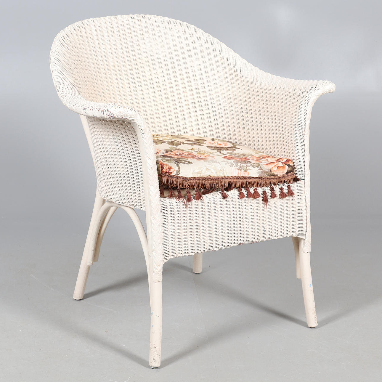 EN LLOYD LOOM SOVRUMSSTOL.