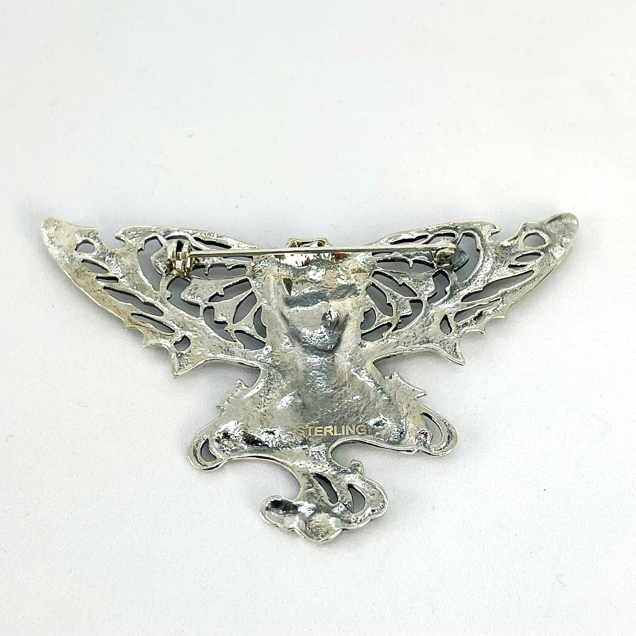 ART NOUVEAU STYLE SILVER BROOCH.