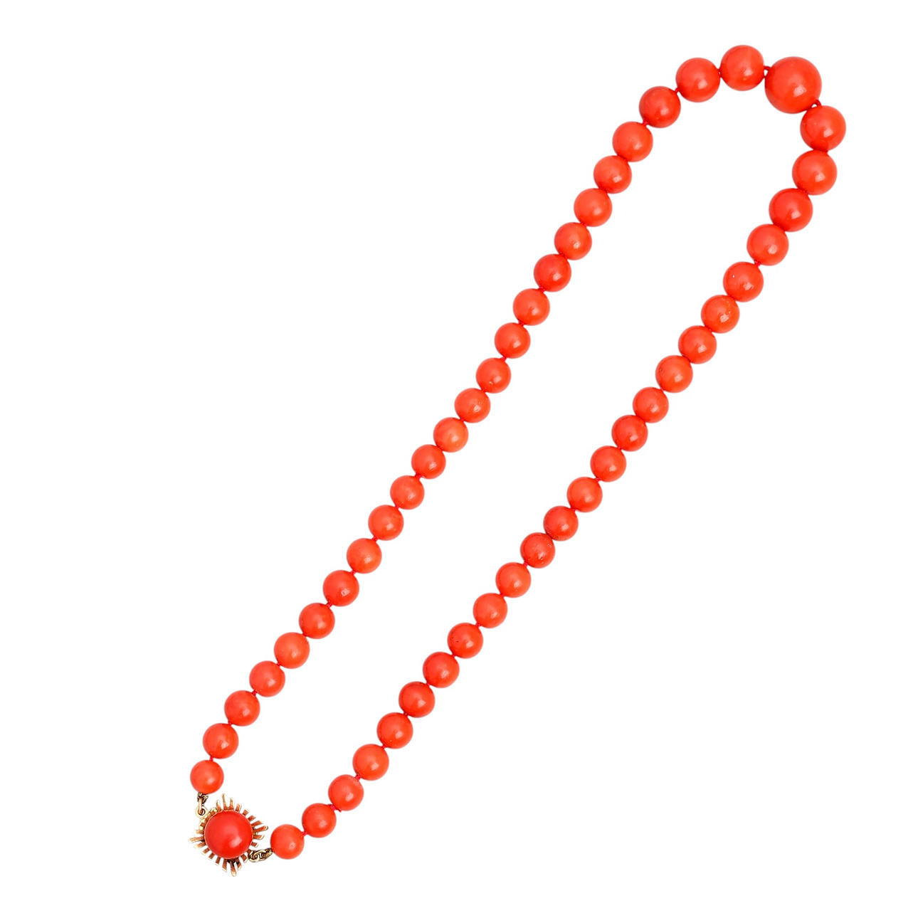 Coral beads choker.