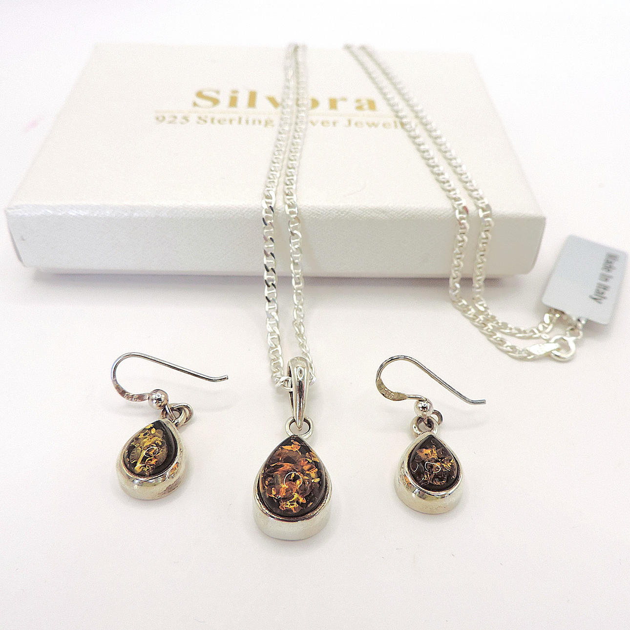 STERLING SILVER BALTIC AMBER NECKLACE AND EARRINGS.