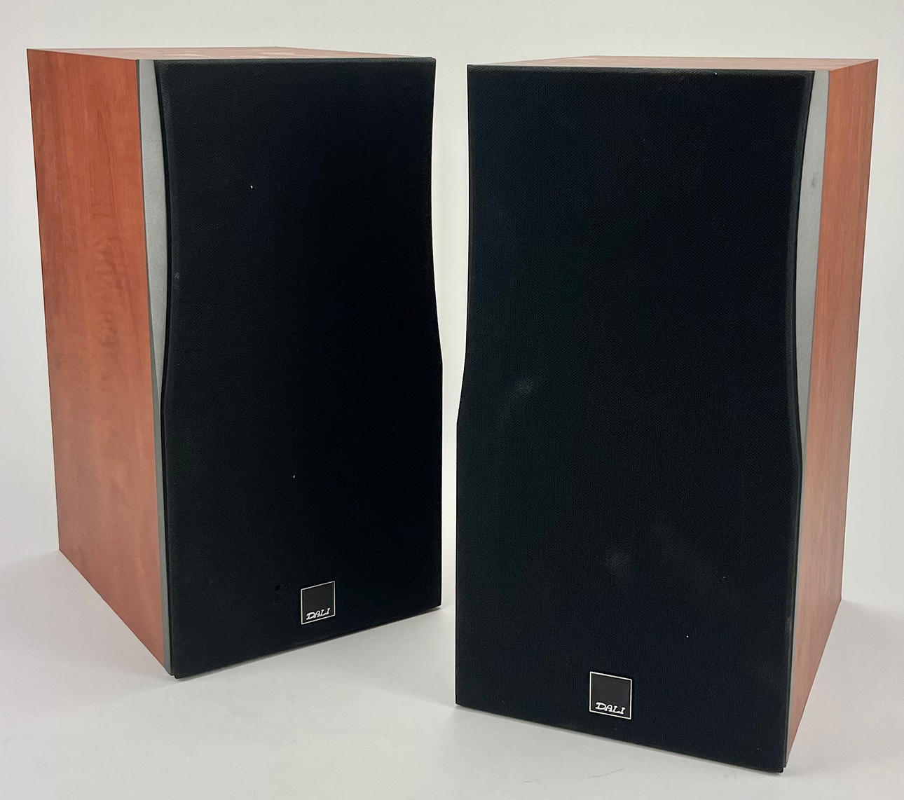 Ein Paar Dali-Lautsprecher. Concept 2, Dänemark.