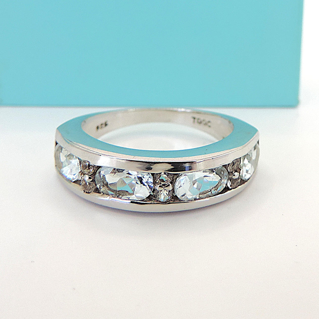 AQUAMARINRING AUS STERLINGSILBER.