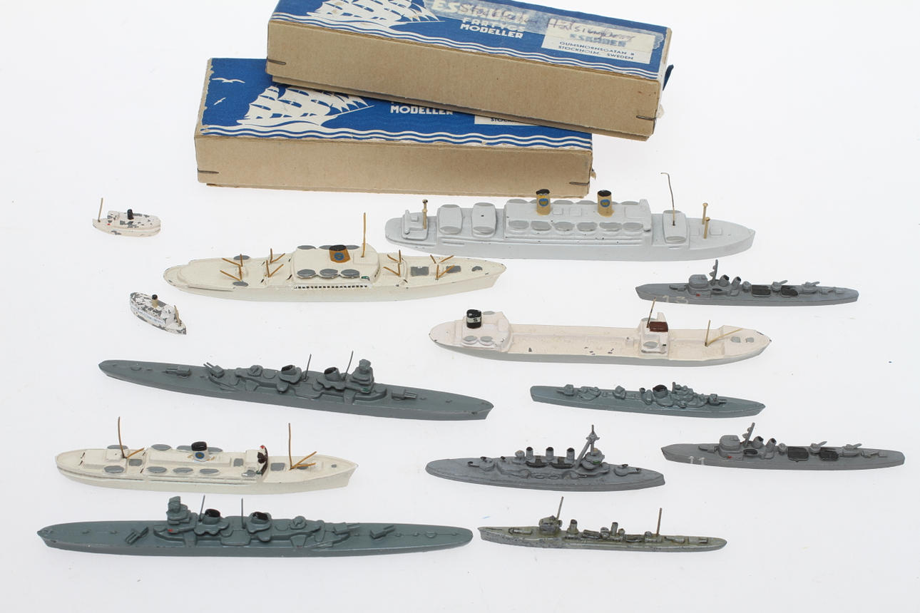 MODELLBÅTAR mestadels ESKADER ,. Cirka 10 svenska modeller delvis originalkartong.