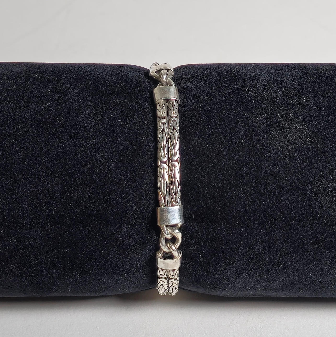 SILVER DOUBLE CORD BRACELET.