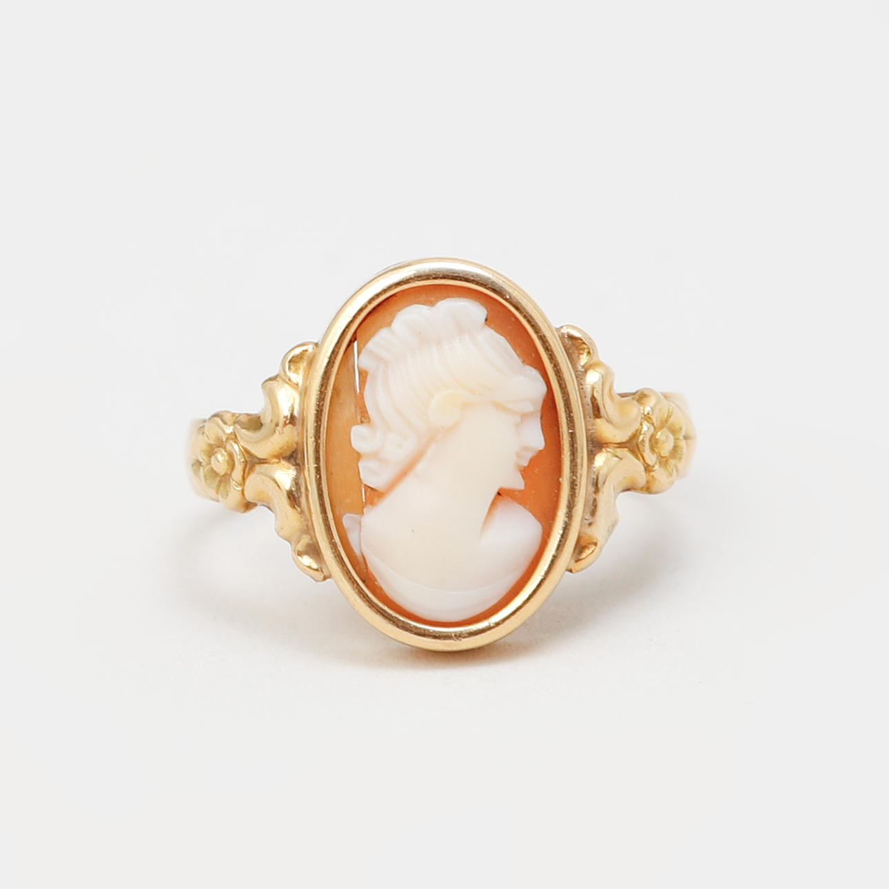 RING, 18k gold, seashell camel, total weight approx 4,8 gram.