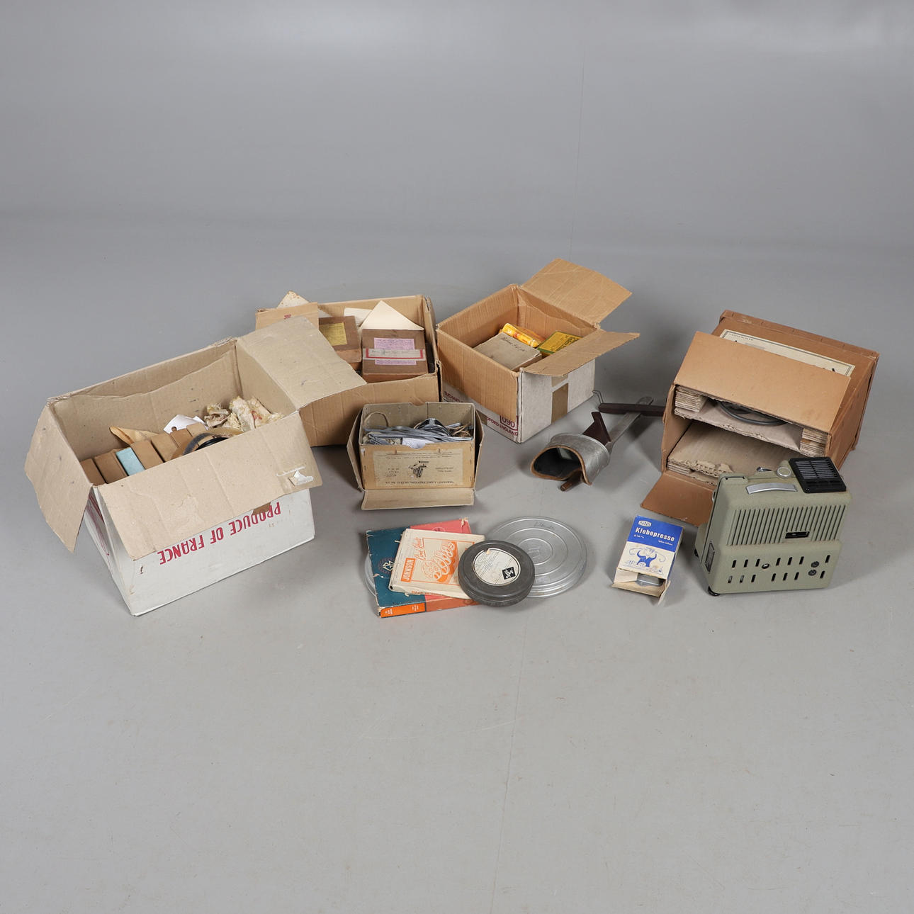 A EUMIG PROJECTOR AND OTHER ASSORTED CAMERA ACCESSORIES.