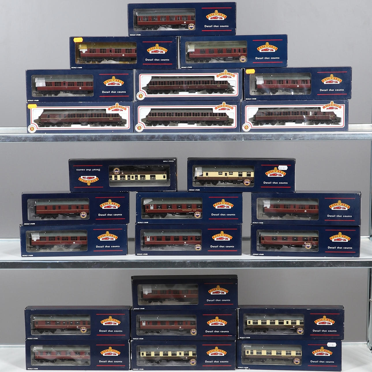 BACHMANN BOXED COACHES.