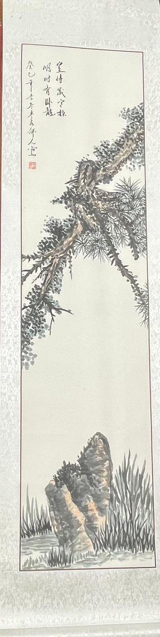 CHINESE SILK MOUNTED HAND PAINTED SCROLL WALL HANGING.