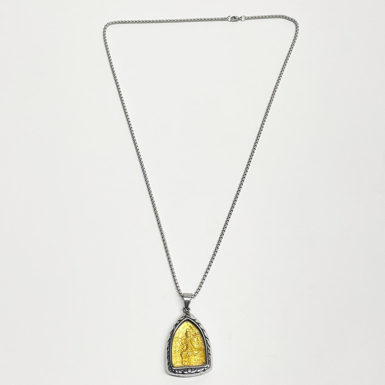 TIIBETILÄINEN BUDDHALAINEN AMULETTI.