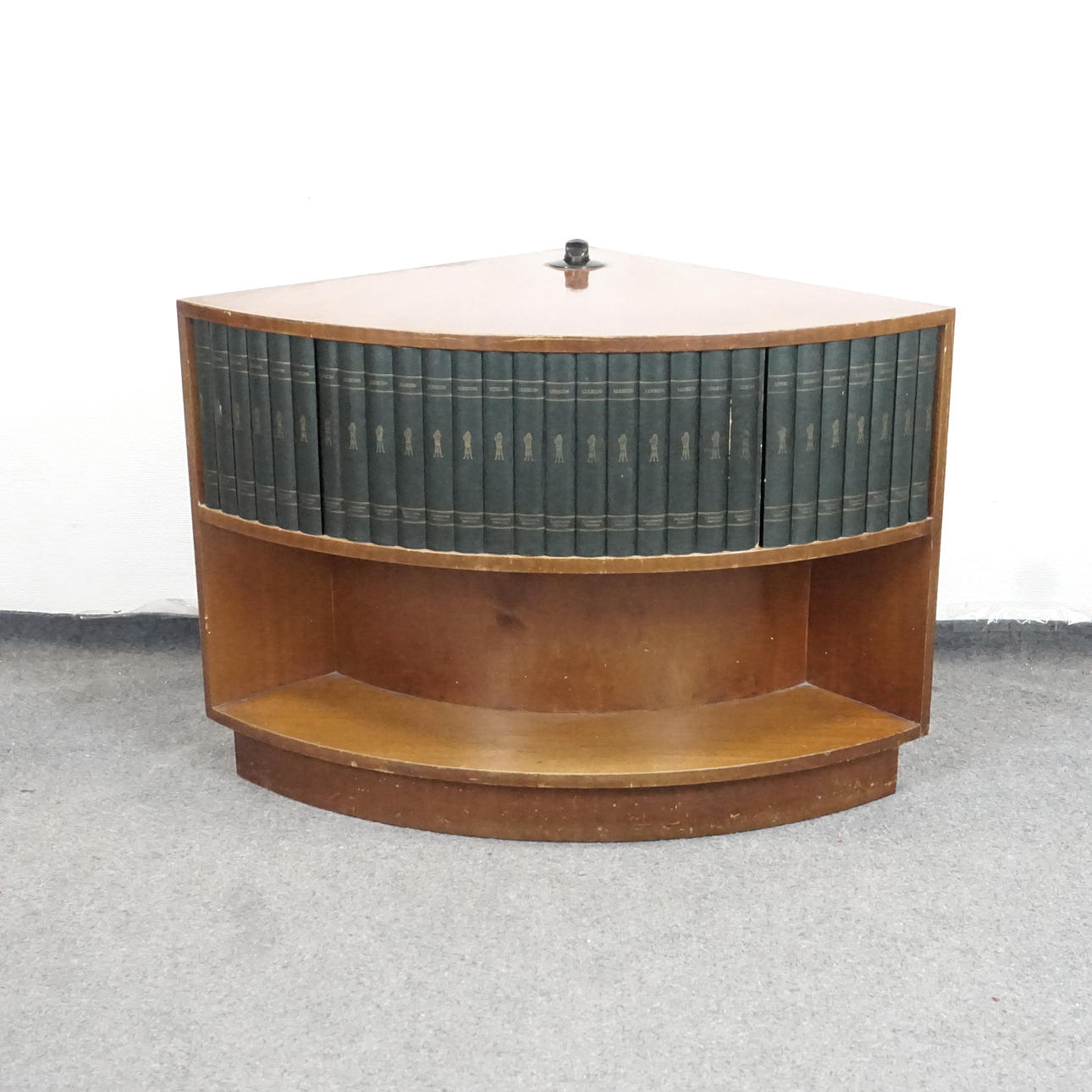 CORNER CABINET WITH HIDDEN BAR CABINET, 1930/40'S.