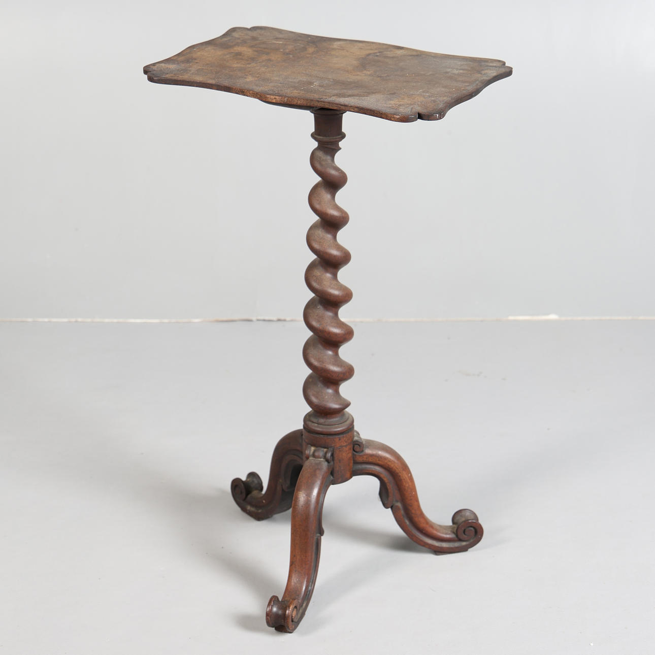 A VICTORIAN MAHOGANY SIDE TABLE.