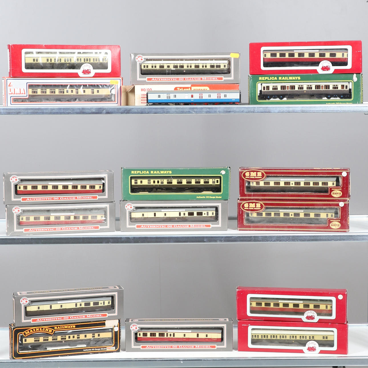 RAILWAY - VARIOUS BOXED COACHES.