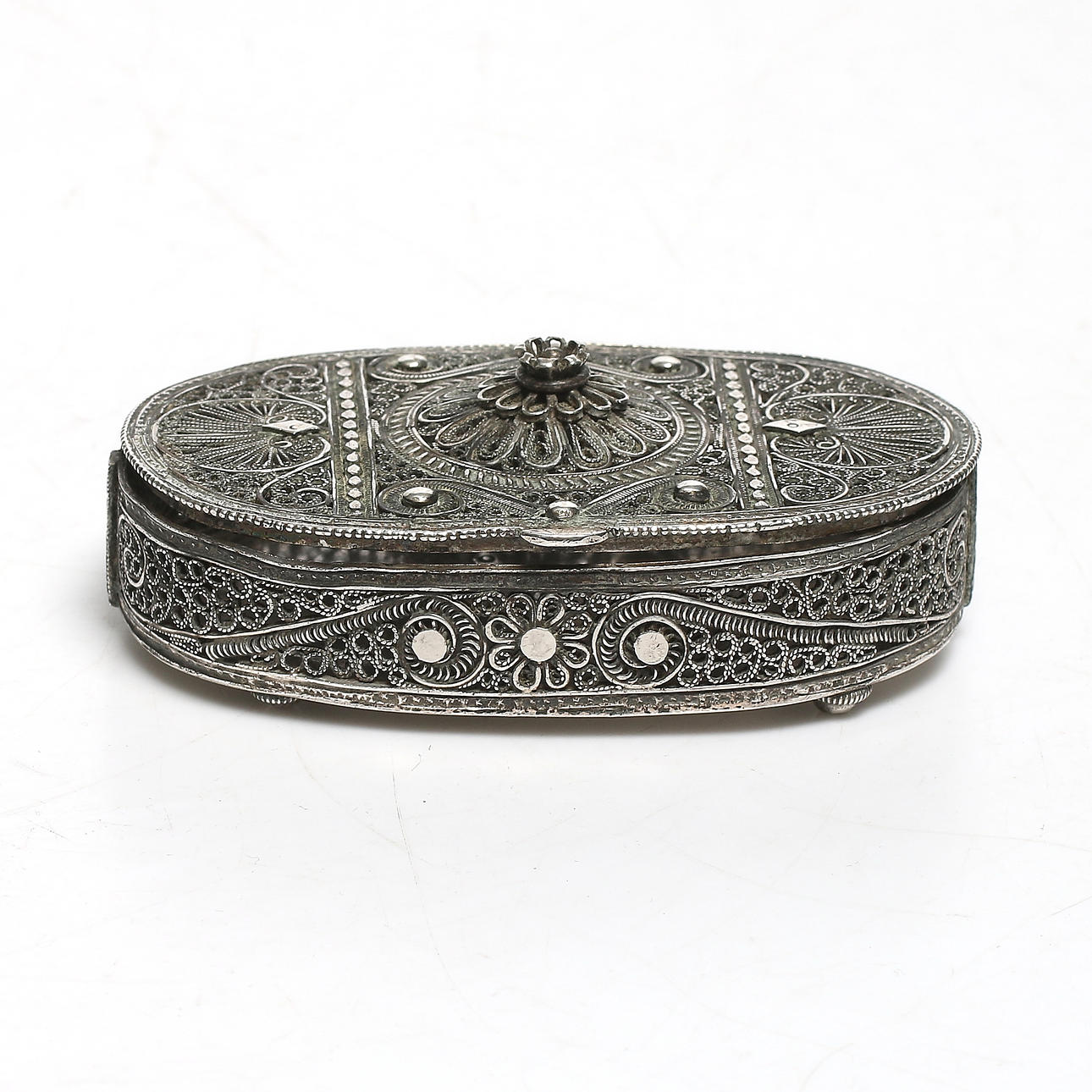DOSA, Sterling silver, "filigranarbete", troligen Burma. 18/1900-tal.