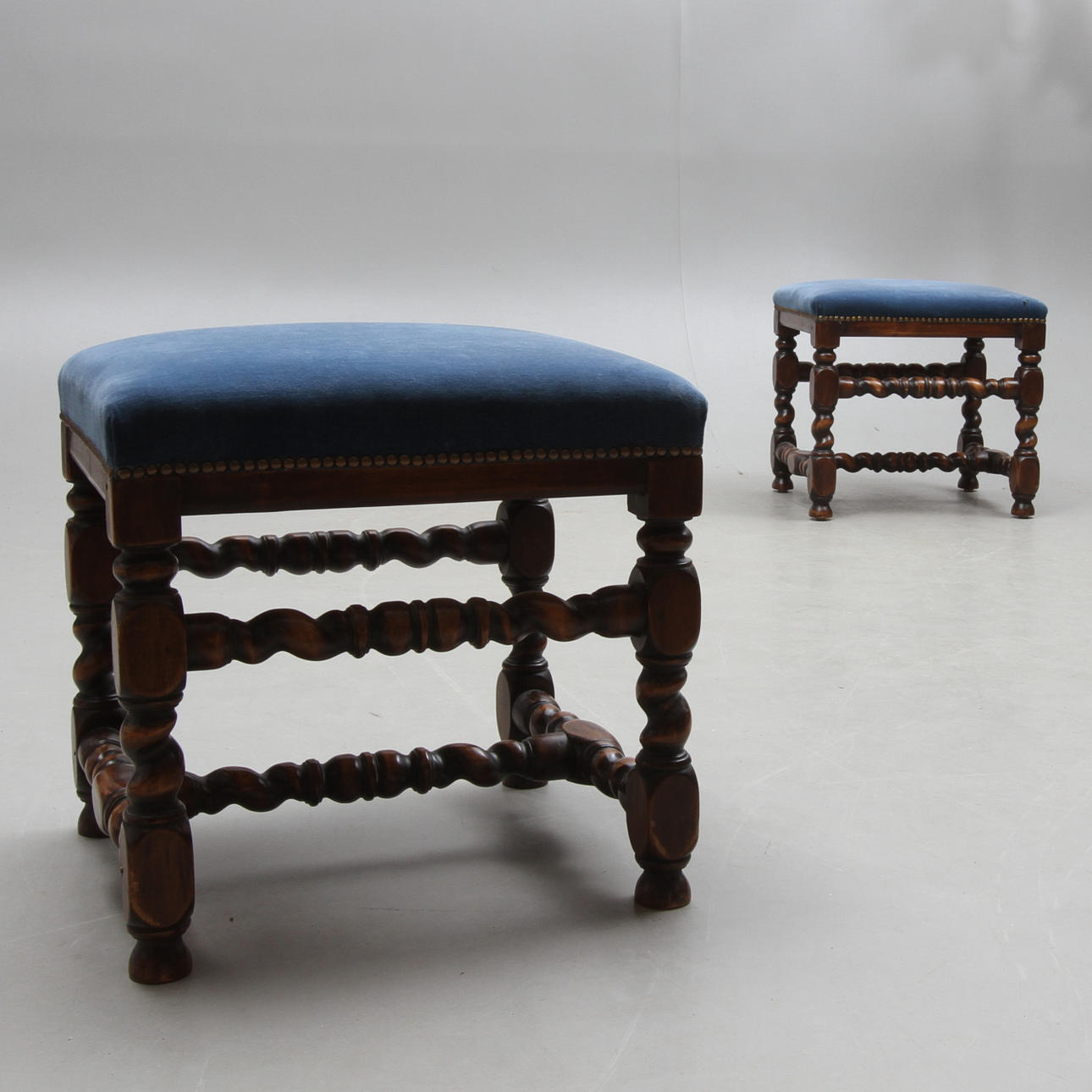 TABURETTER, 1 par, barockstil, 1900-talets första hälft.