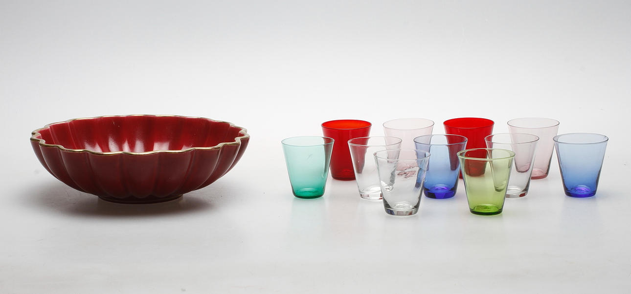 SKÅL, keramik, "Rubin", Gefle samt GLAS, 11 st, 1900-tal.