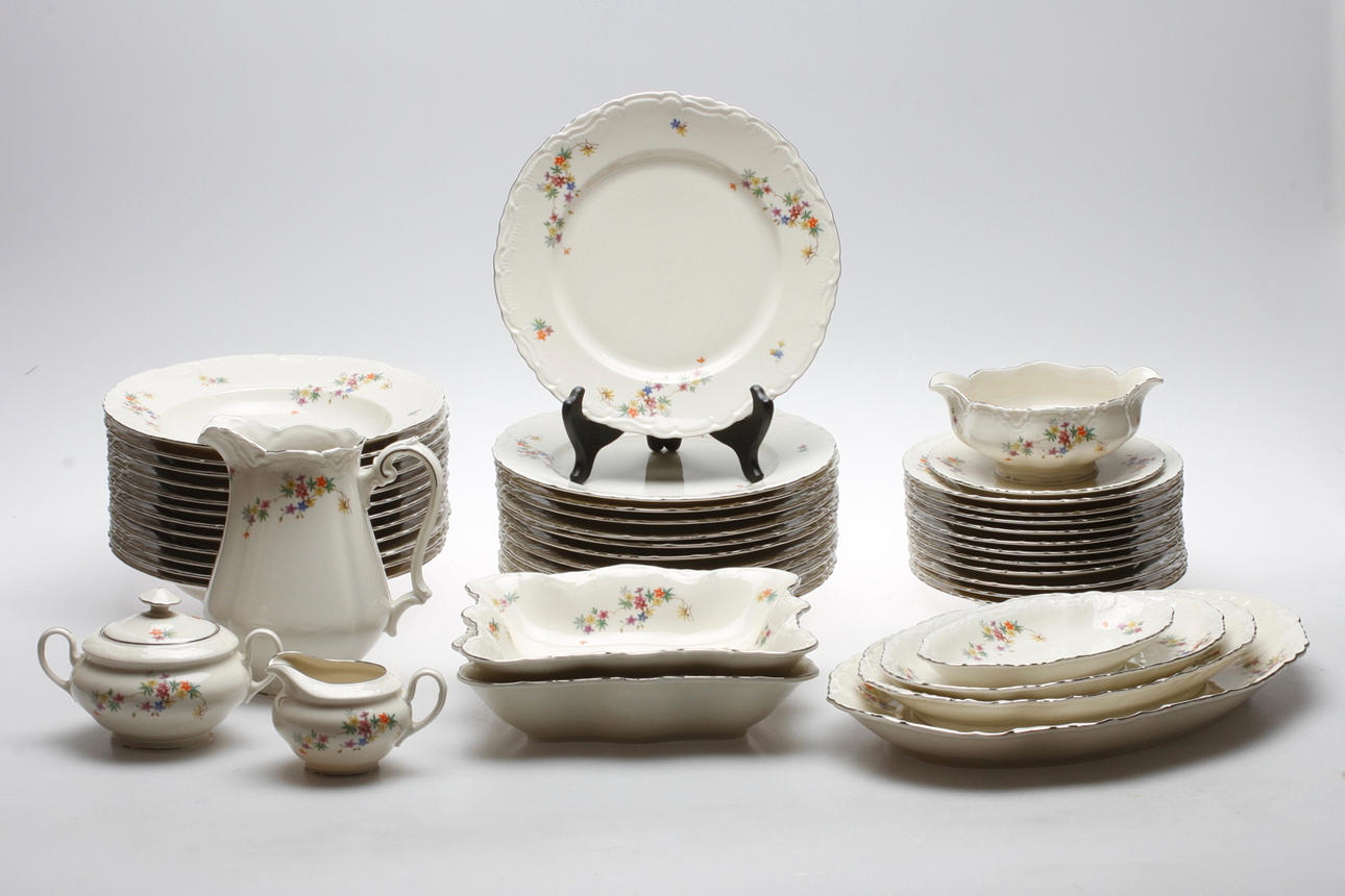 MATSERVIS, 45 delar, porslin, märkt Tk Thum Import, 1900-tal.