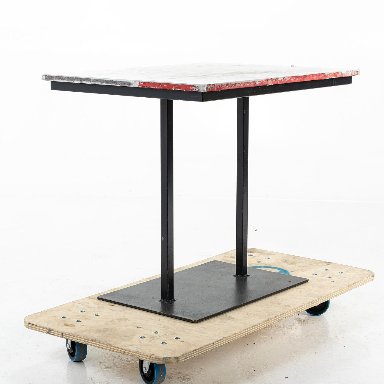 CAFEBORD, Metall und Marmor, modern.