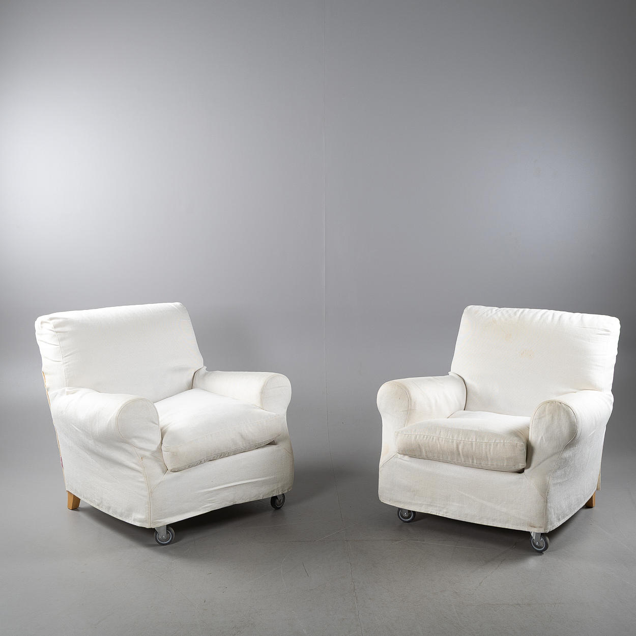 FLEXFORM, 1 par fåtöljer "Nonnamaria", samtida.