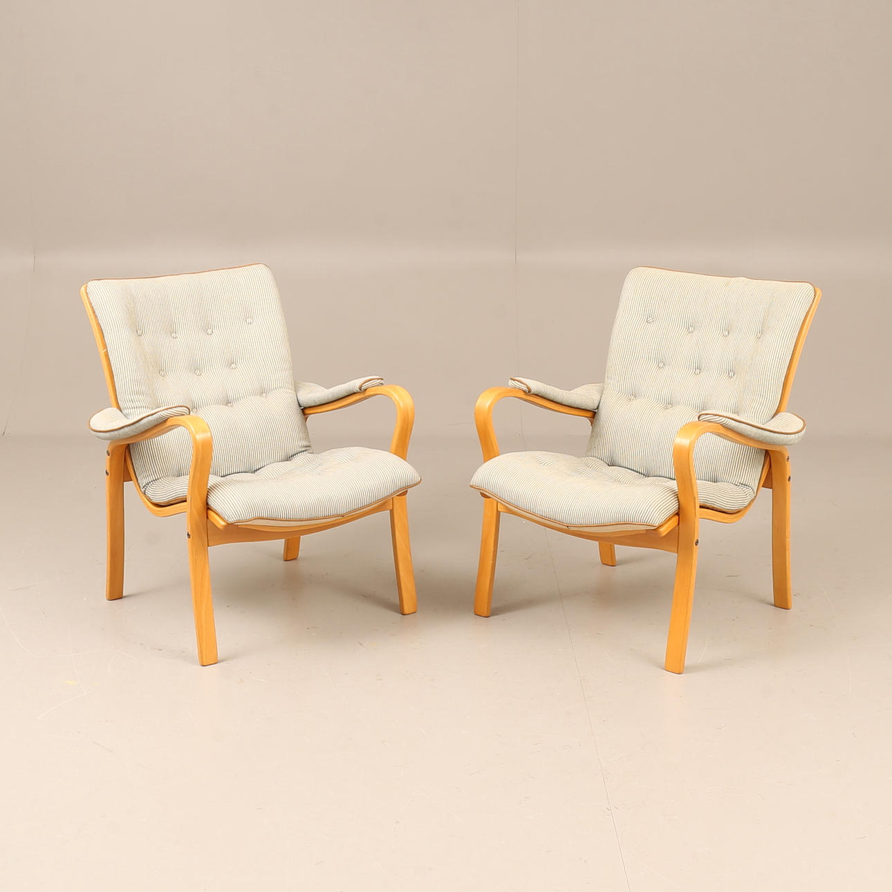 GUSTAV AXEL BERG. Ein Paar Sessel, Bröderne Andersson.