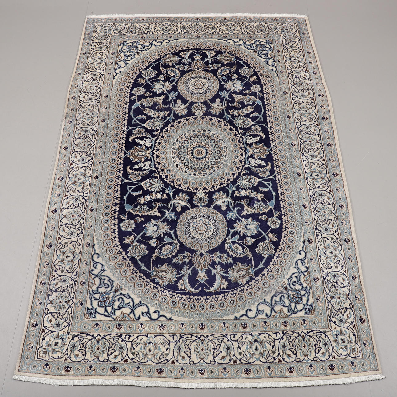 MATTA, Nain, persialainen, 299 x 197 cm.