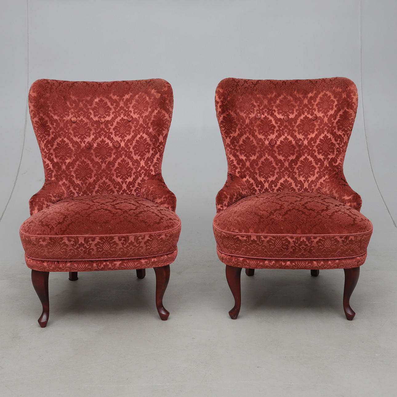 EMMAFÅTÖLJER, 1 par, 1900-talets andra hälft.