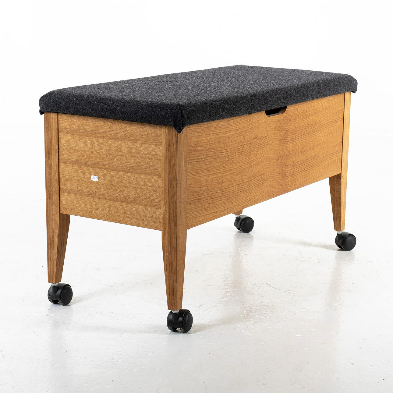 OPBEVARINGSMØBLER, på hjul, eg, moderne.