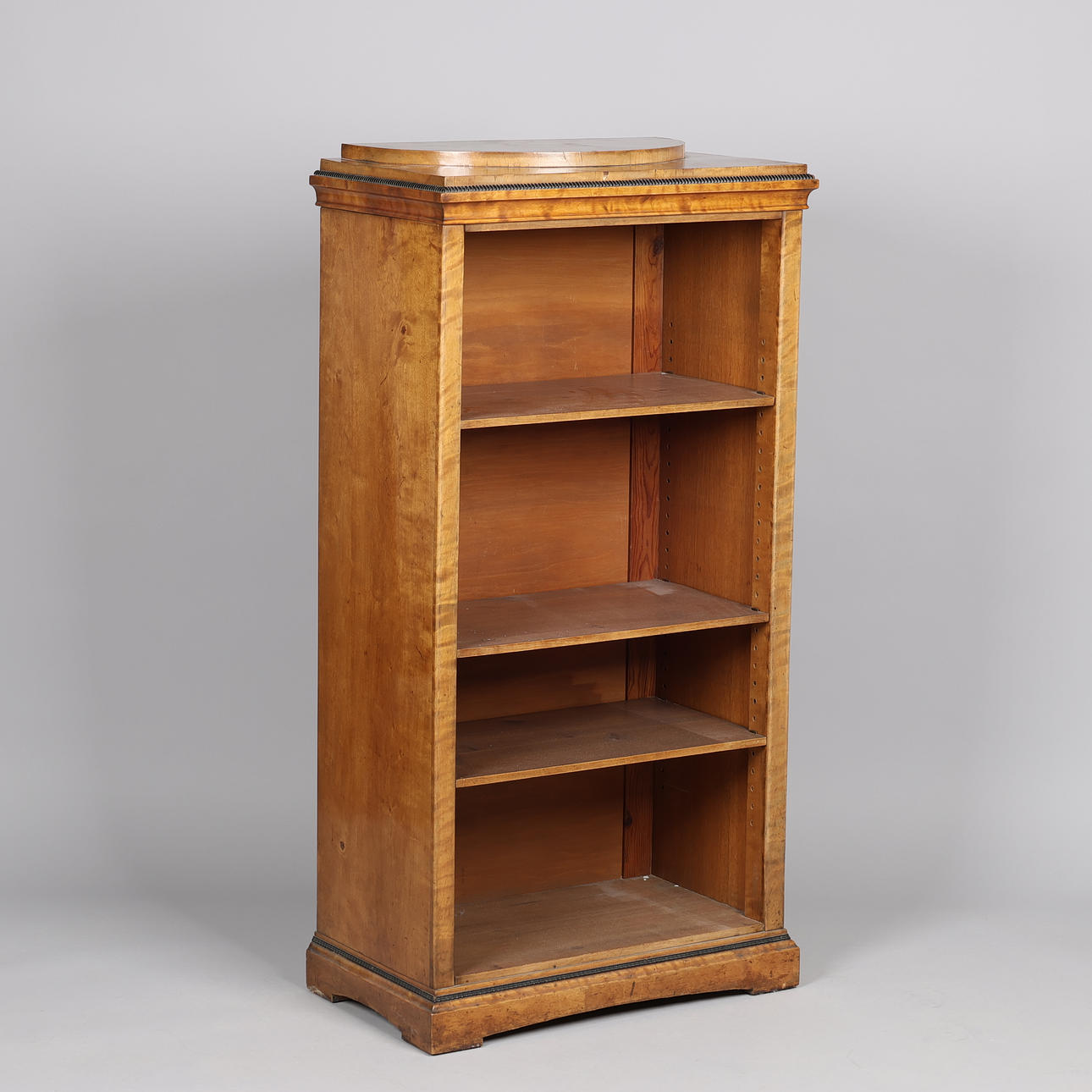 Birkefineret reol ca.1920.