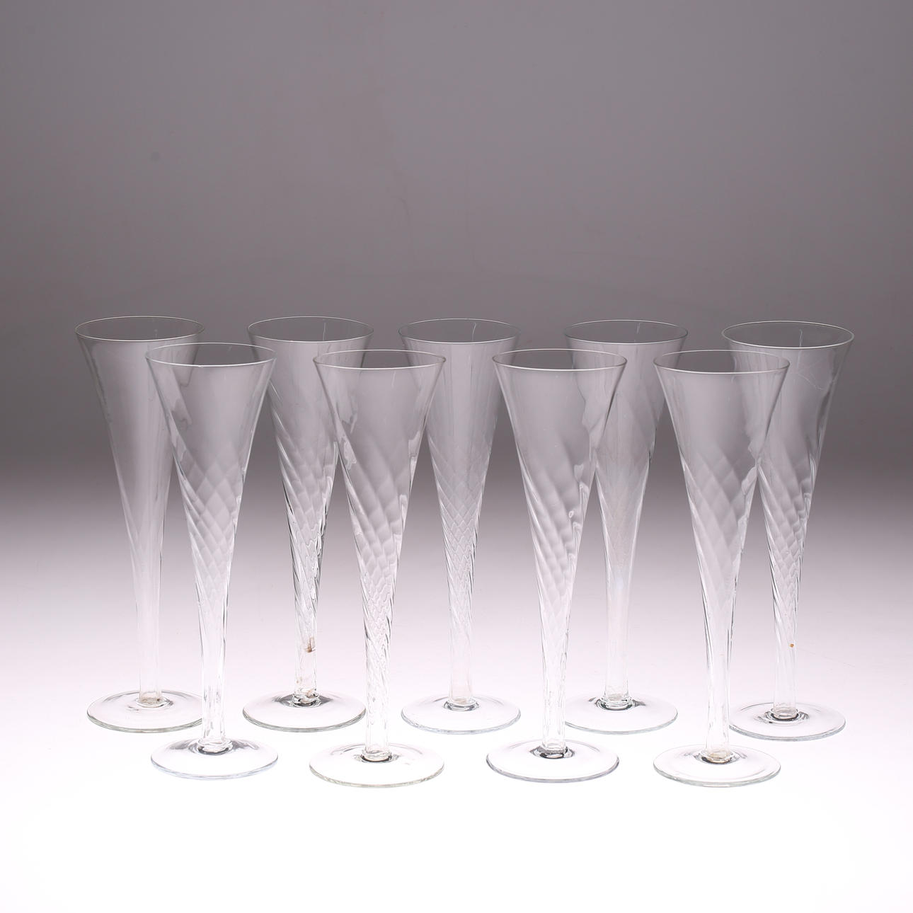 CHAMPAGNERSTREBEN/GLÄSER, 9 Stück, Glas, 1900er.