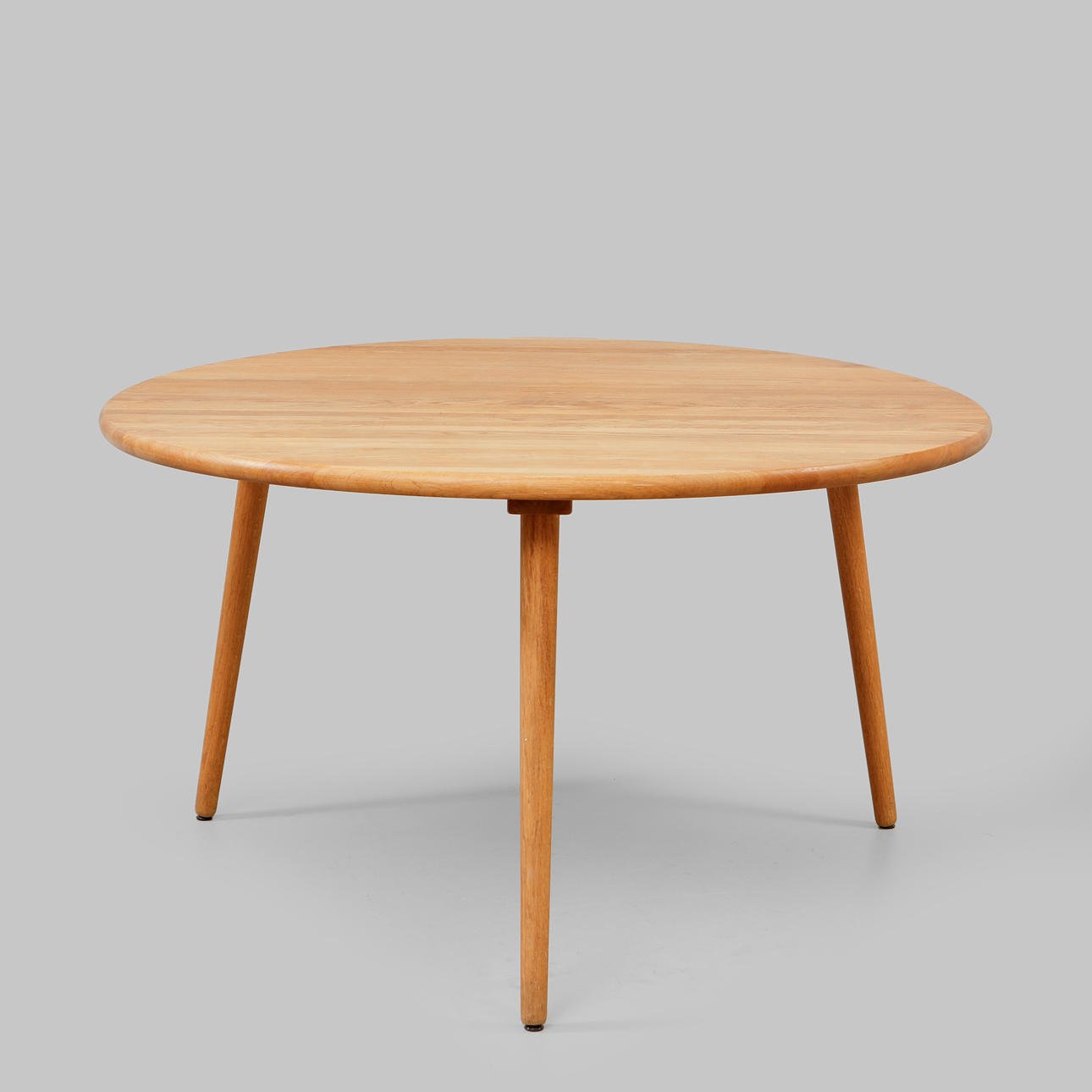 JONAS LINDVALL. Dining table, “Miss Tailor”, Stolab, branded, 2021.