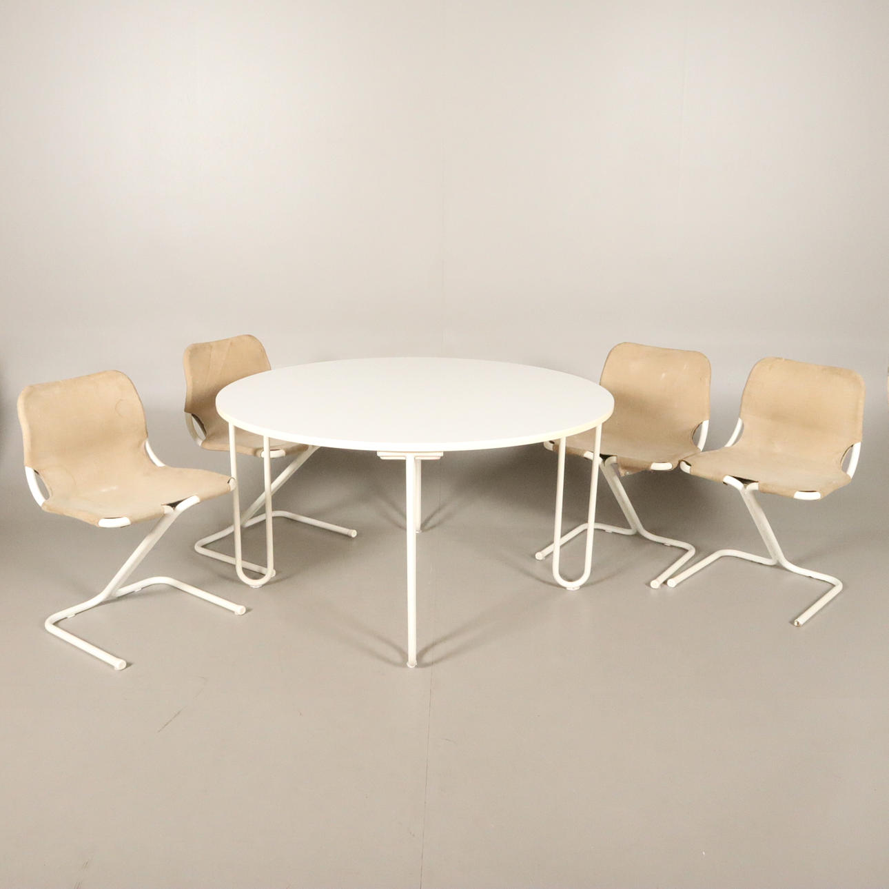 TABLE WITH 4 CHAIRS “formula” DUX.