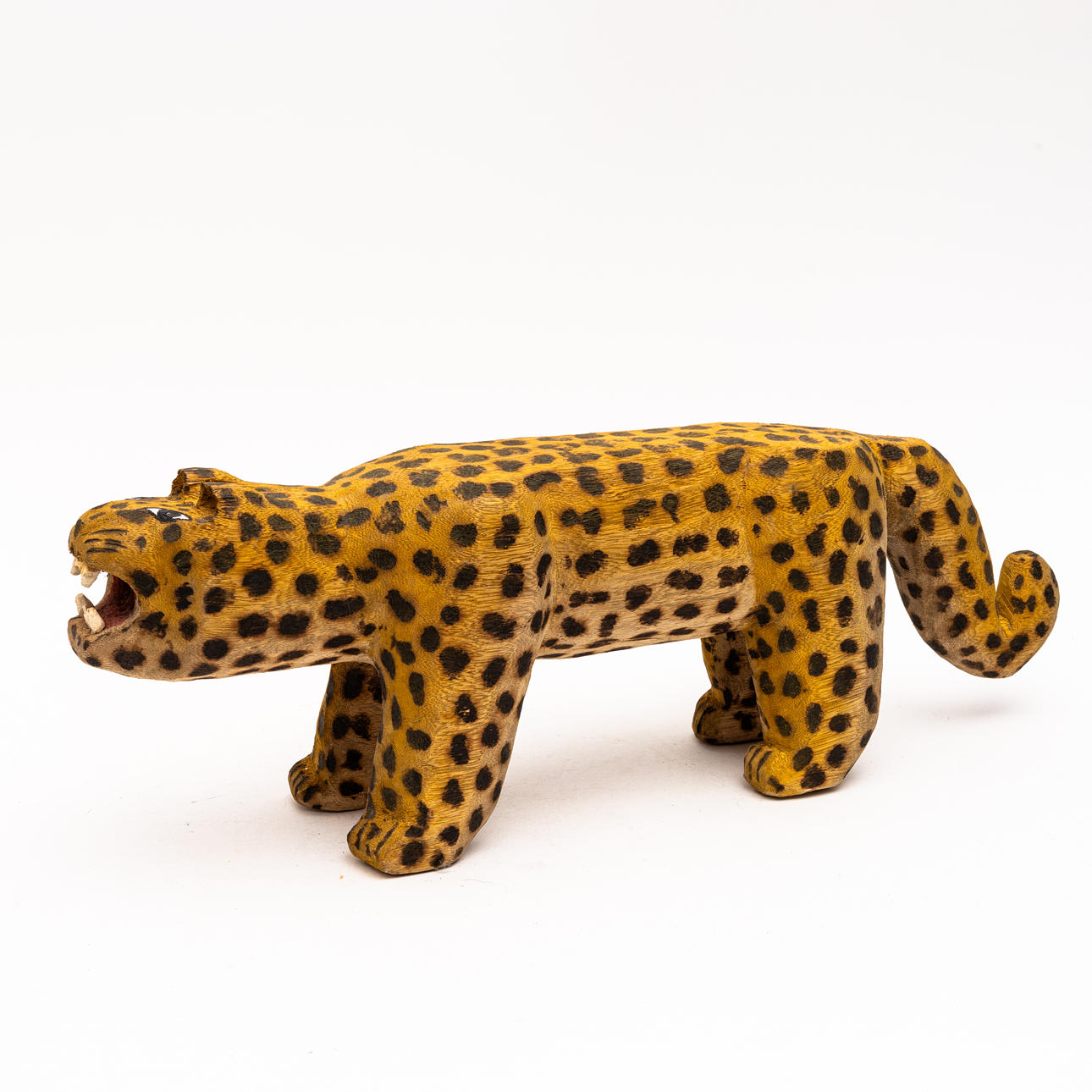 TRÄSKULPTUR, geopard, bemålad, samtida.