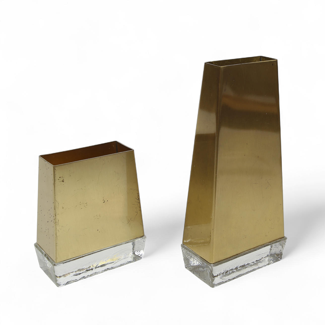 GUNNAR ANDER, Vasen, Glas/Messing, Ystad Metall, ein Paar.