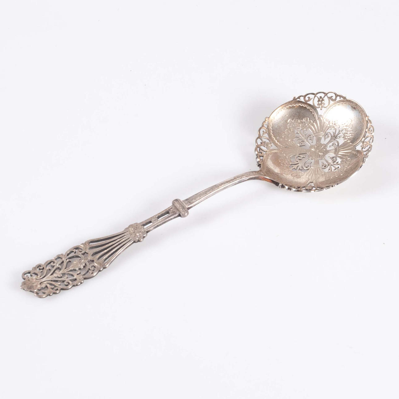 A silver serving spoon, James Deakin & Sons, London 1895.