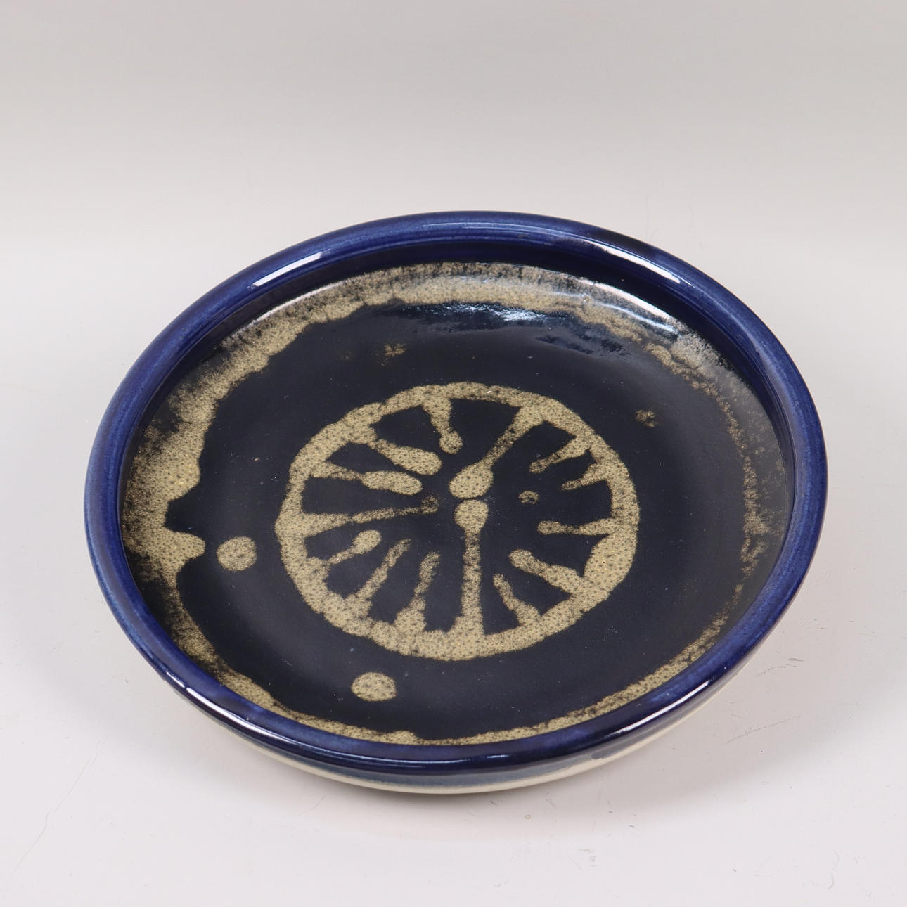 TROLLEBO KERAMIK, plato de gres.