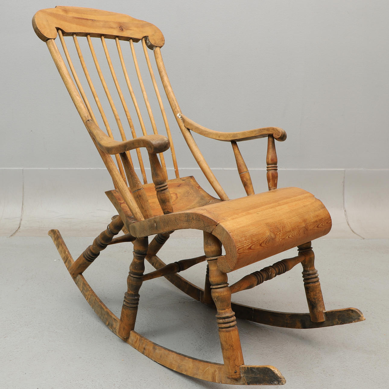 GYNGESTOL, træ, 19. århundrede.