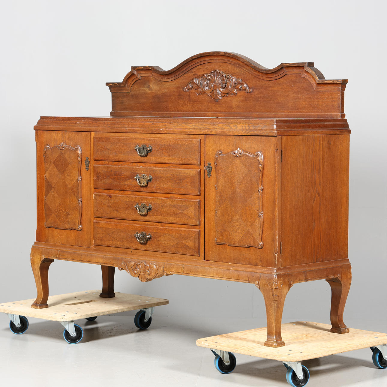 BUFFÈ, de estilo barroco tardío.