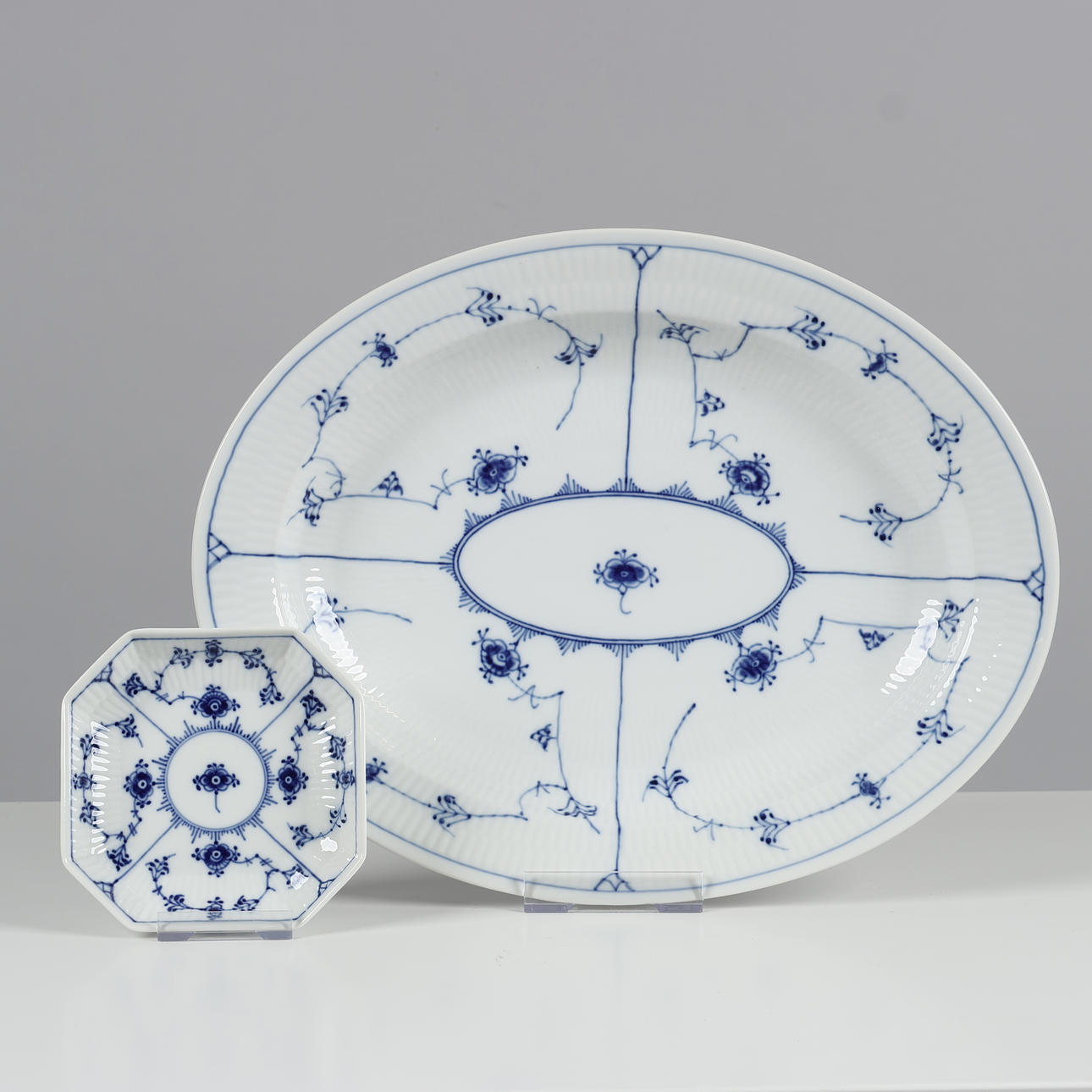 ROYAL COPENHAGEN, Teile 'Musselmalet' geriffelt (2).