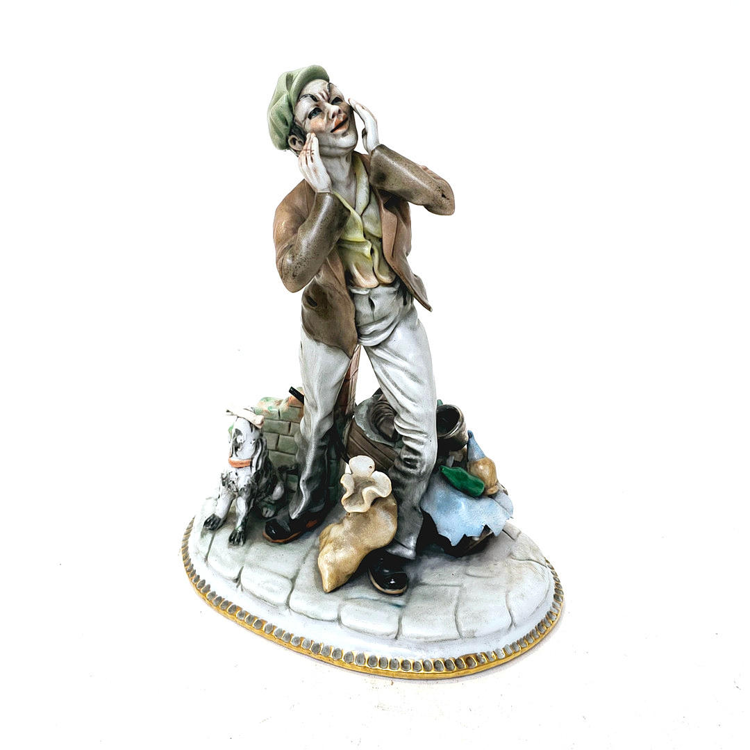 NUOREN MYYJÄN VEISTOS. CAPODIMONTE POSLIINI.