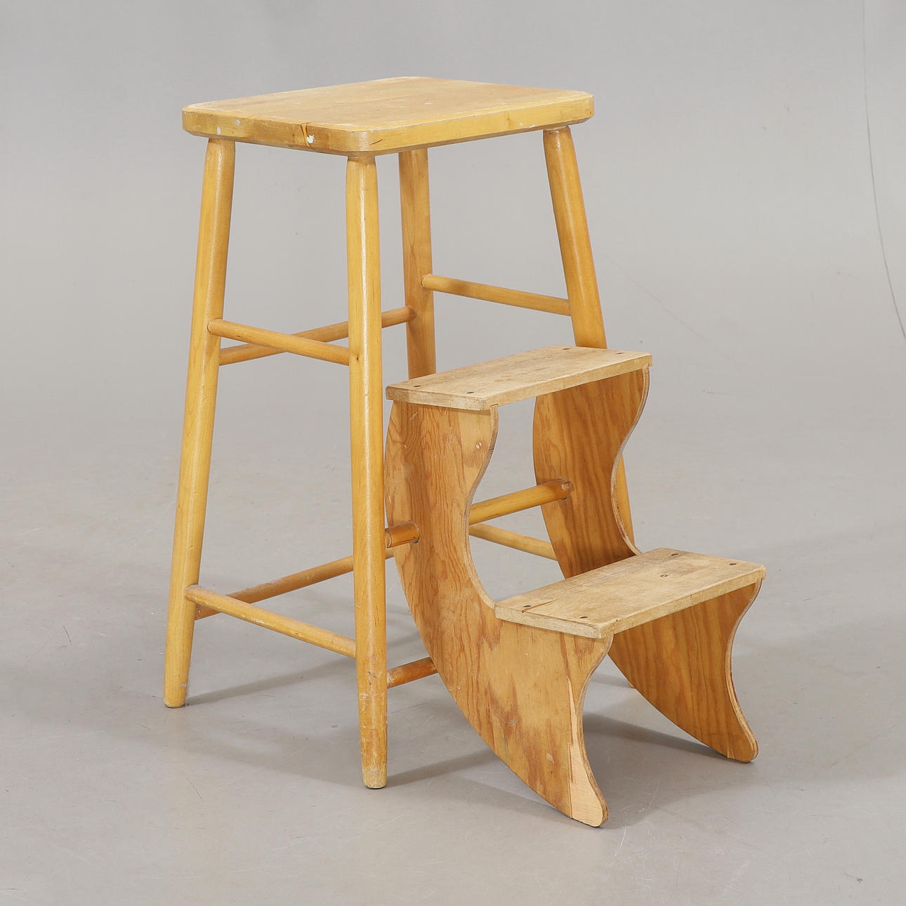 Ein Tritthocker aus den 1950er Jahren.