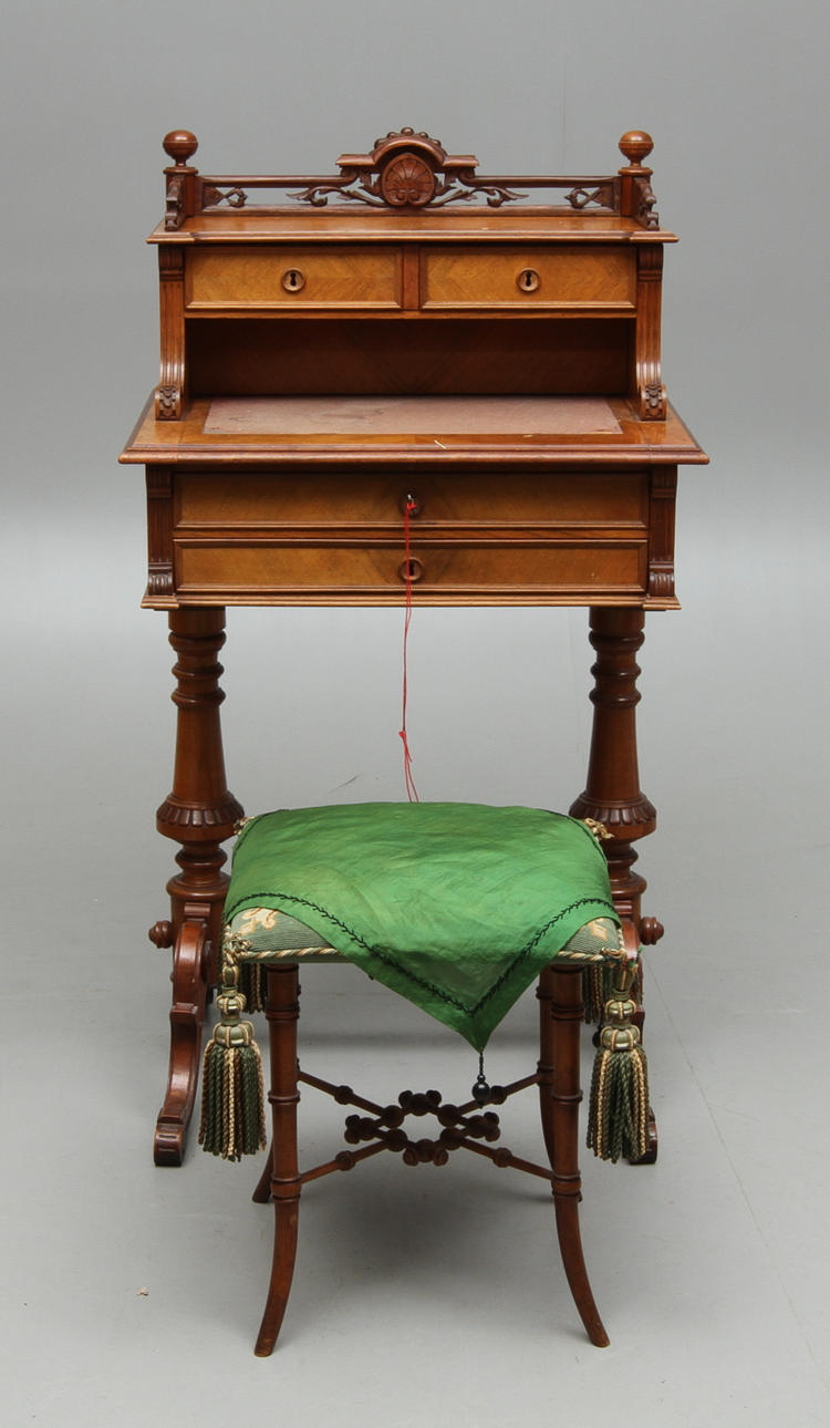 DAMARBETSBORD och PALL, nyrenässans, 1800-tal.