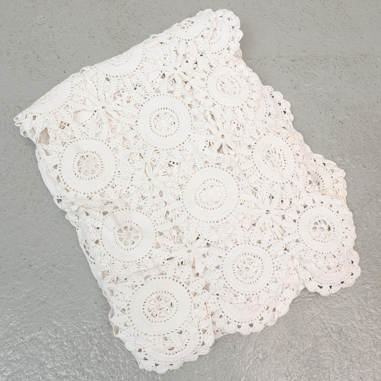 PÄIVÄPEITE, virkattu, ca 215x185 cm.