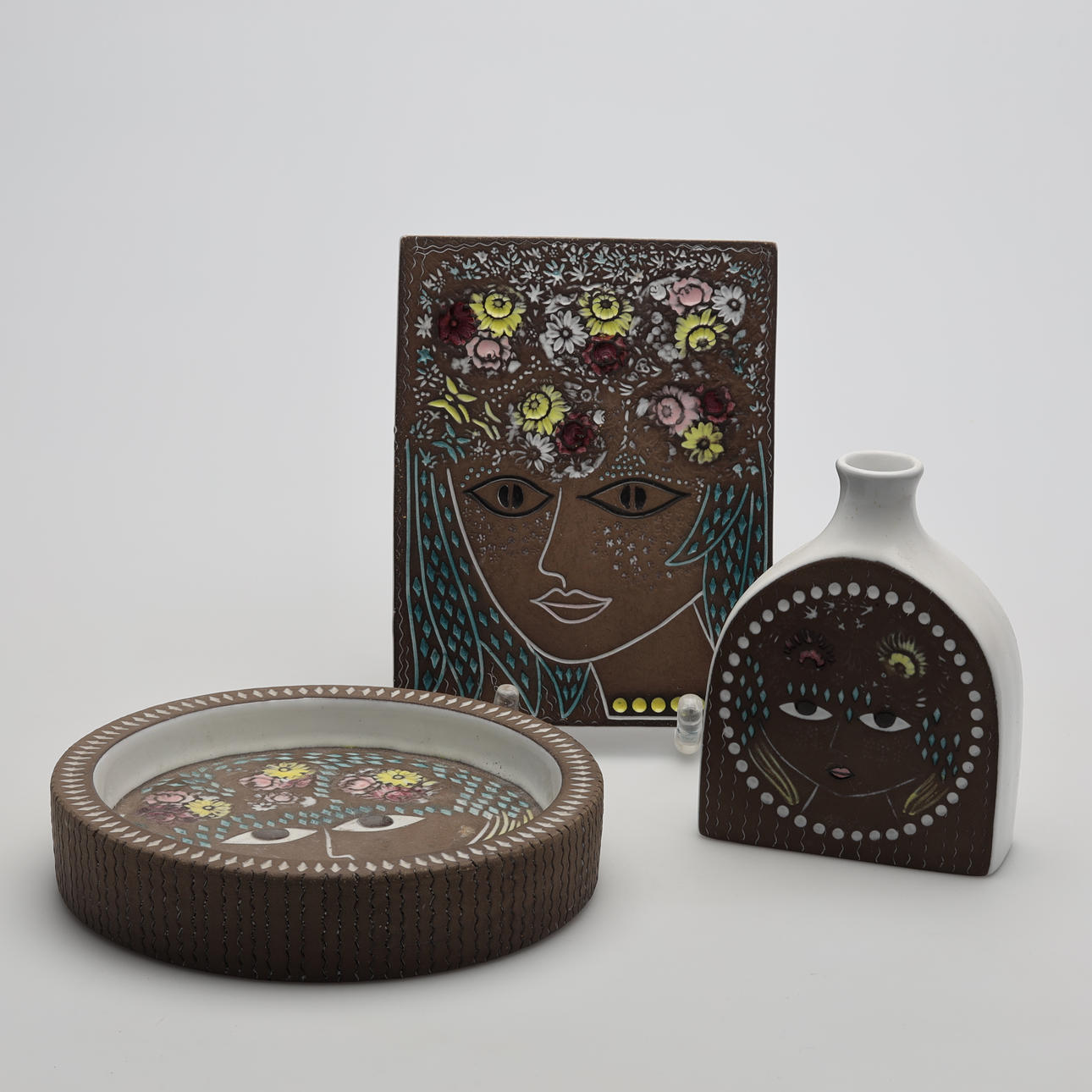 MARI SIMMULSON. KERAMISKE GENSTANDE 3 stk Upsala Ekeby.