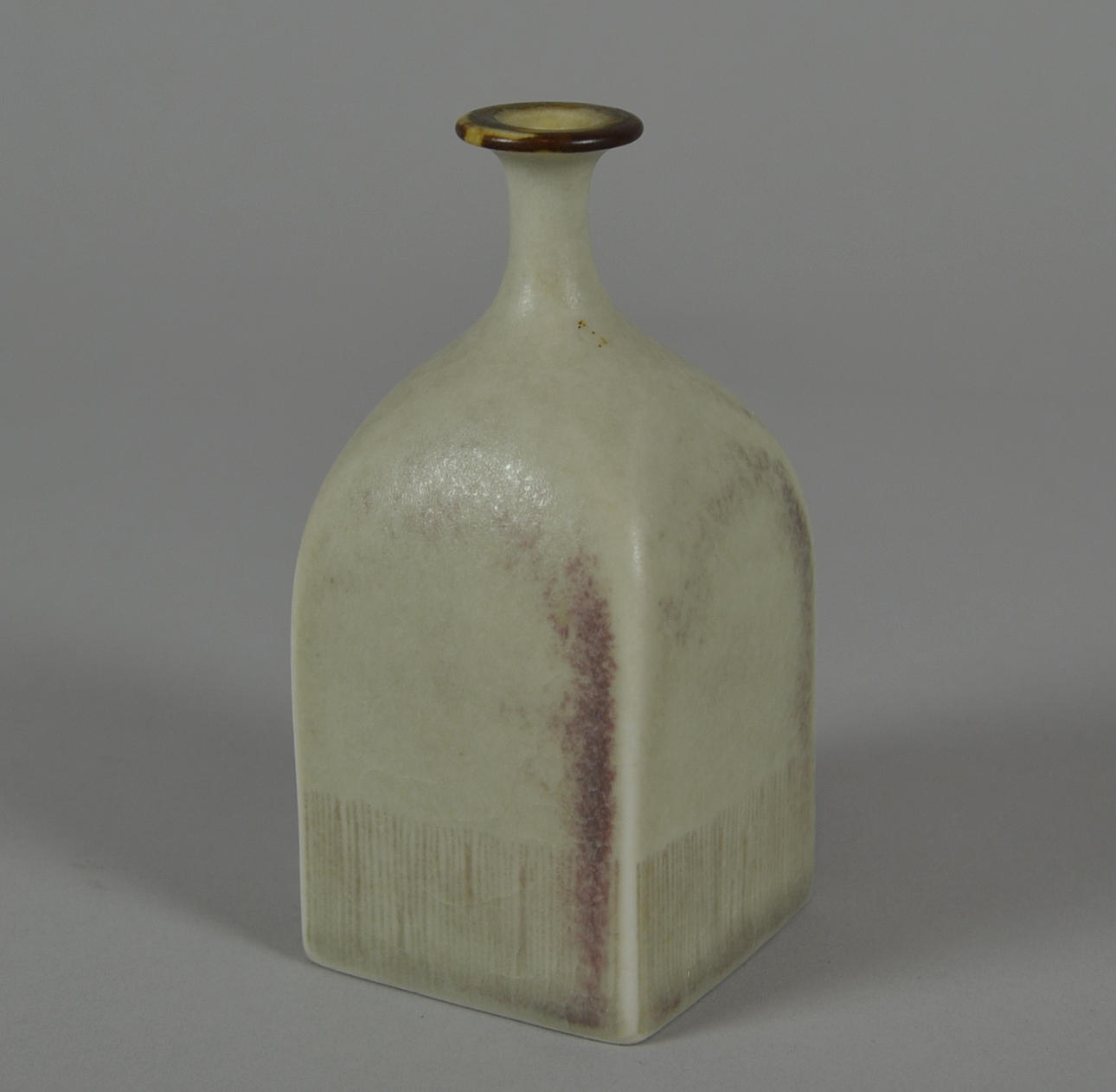 URSULA SCHEID. LITEN FLASKA VAS.