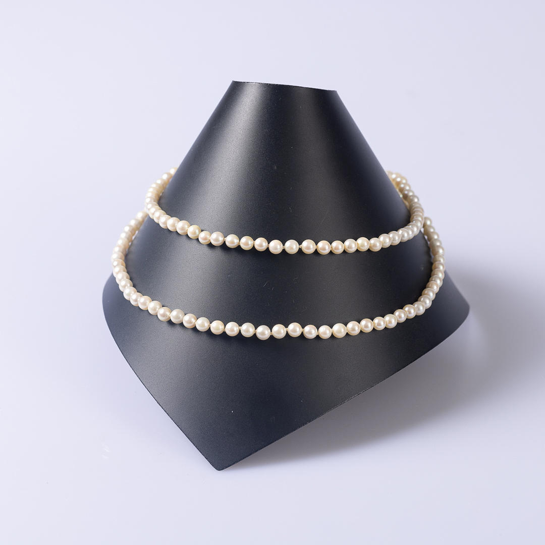 AKOYA-PERLENKETTE. Endless pearl necklace.