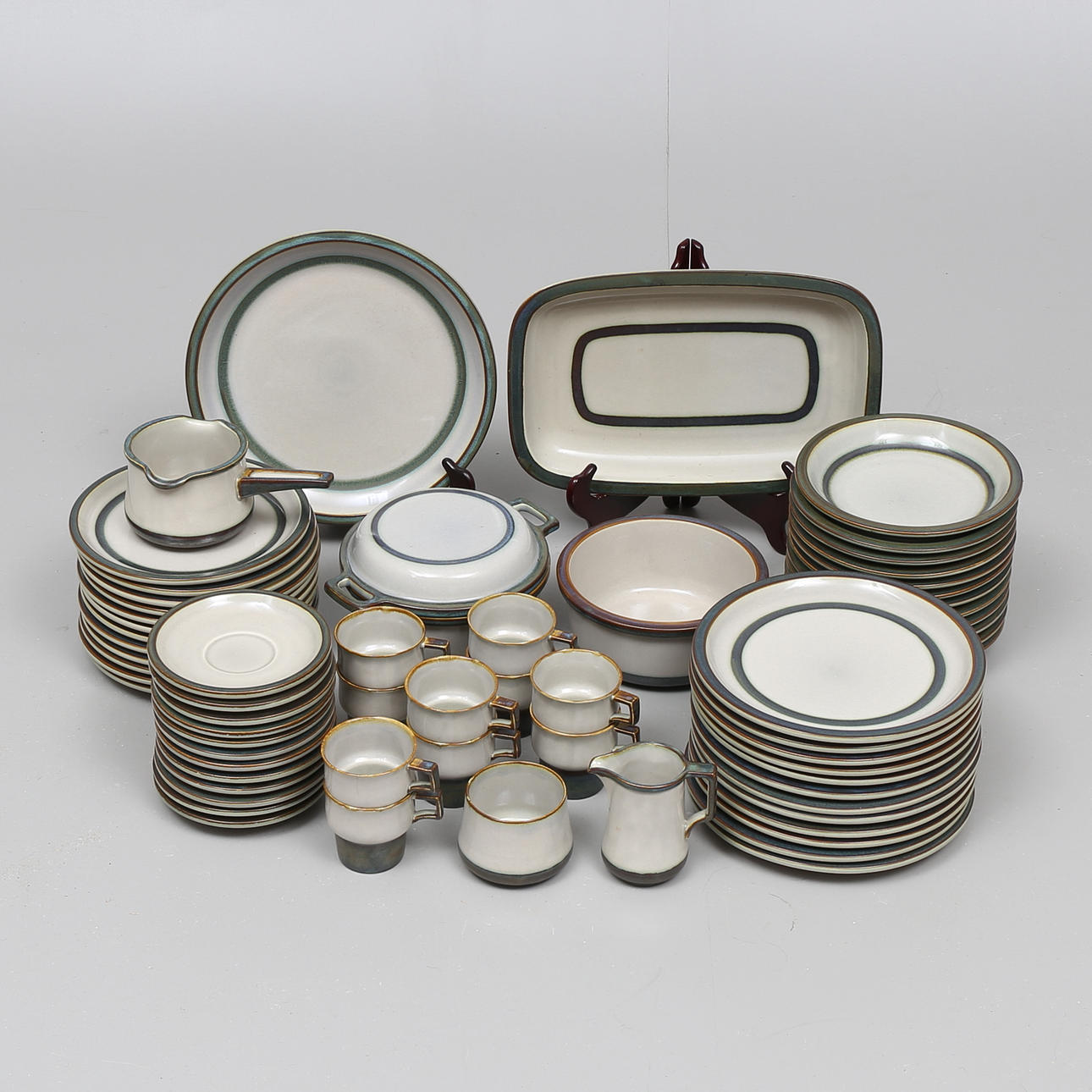 MAT- och KAFFESERVIS, 65 delar, stengods, Bing & Gröndahl.