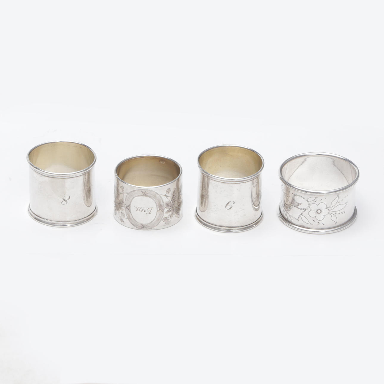 SERVETTRINGAR, 4 st, varav 3 st silver.