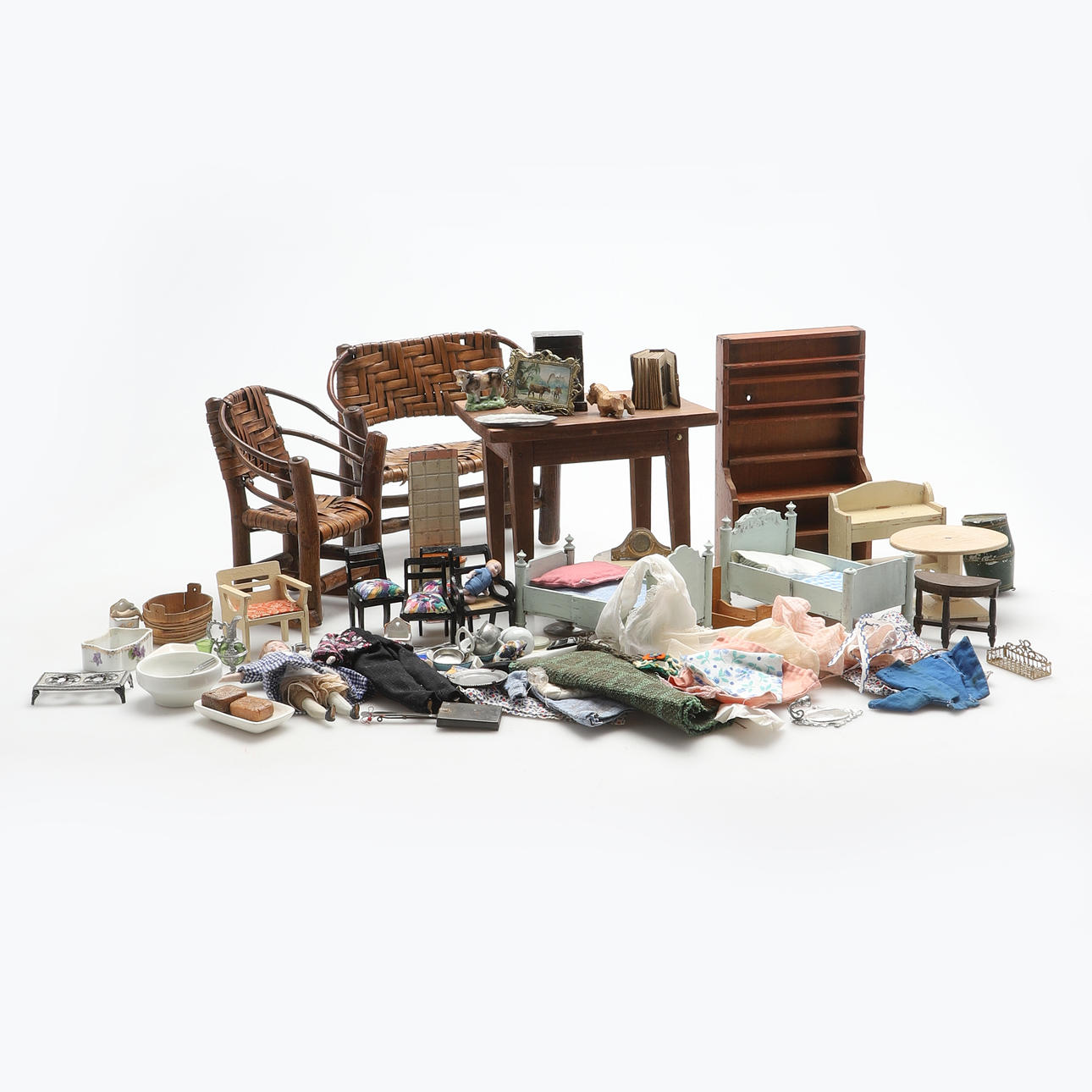 NUKKEKALUSTEET OCH -TARVIKKEET, SAMLING, 1800/1900.