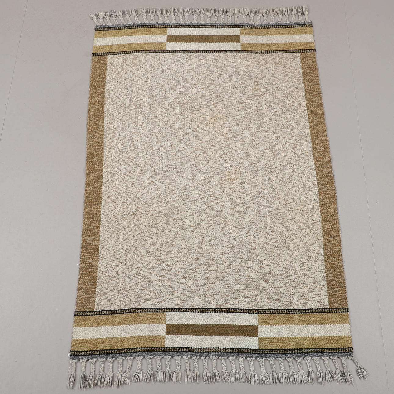 A CARPET, Yarn, double woven, 193 x 129 cm.