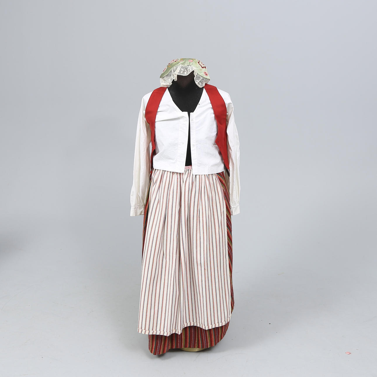 FOLKDRÄKT, Skedevi, Östergötland, 5 delar.