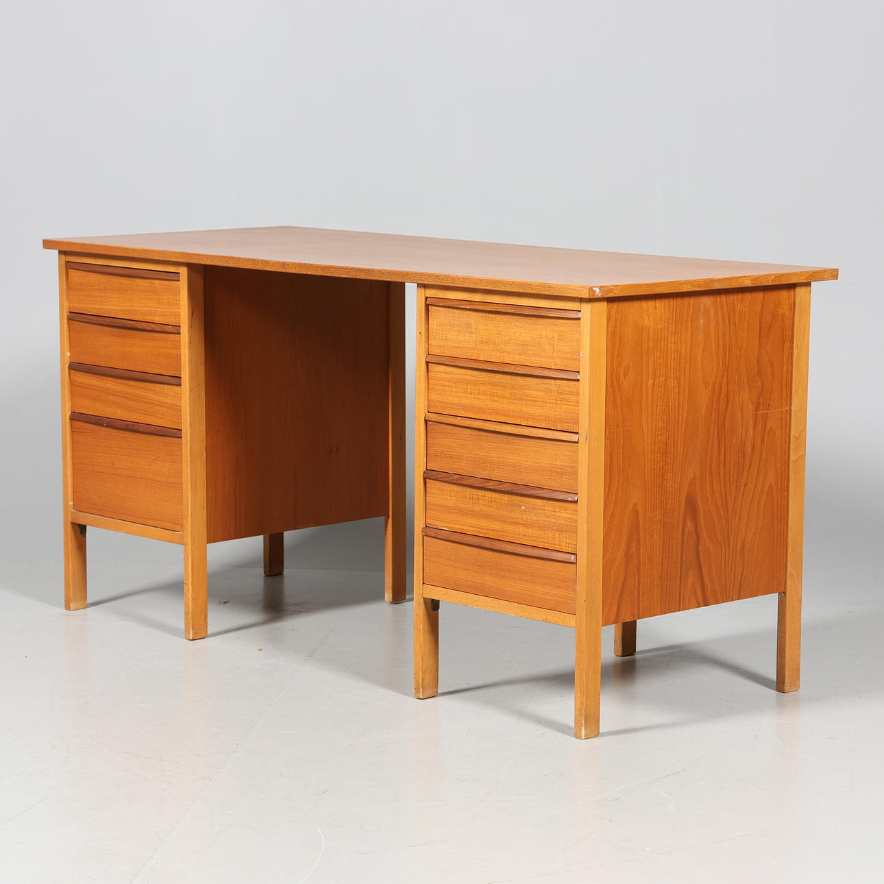 Ein Schreibtisch aus den 1960er Jahren.
